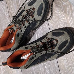 Bear Paw black mesh and gray suede ankle hiking boots. Size 9.5